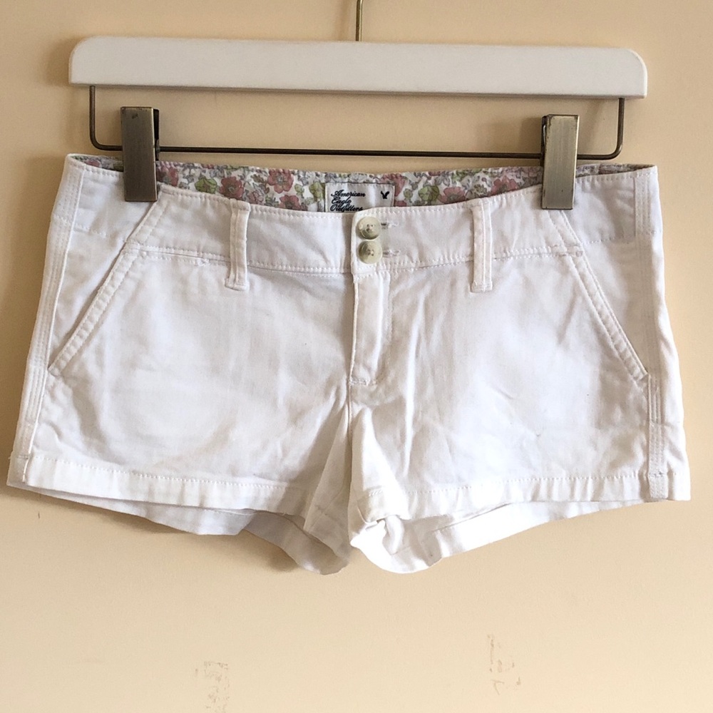 EUC American Eagle White Low Rise Shorts